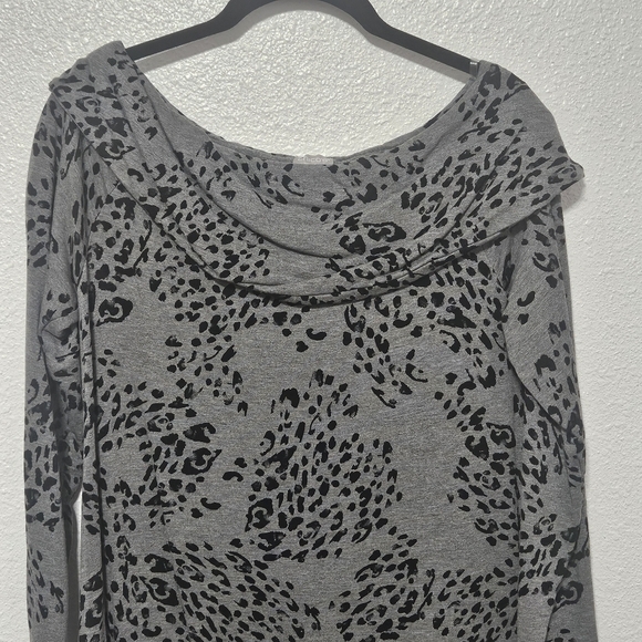 Chico's leopard off the shoulder top size 0=small - Picture 2 of 10